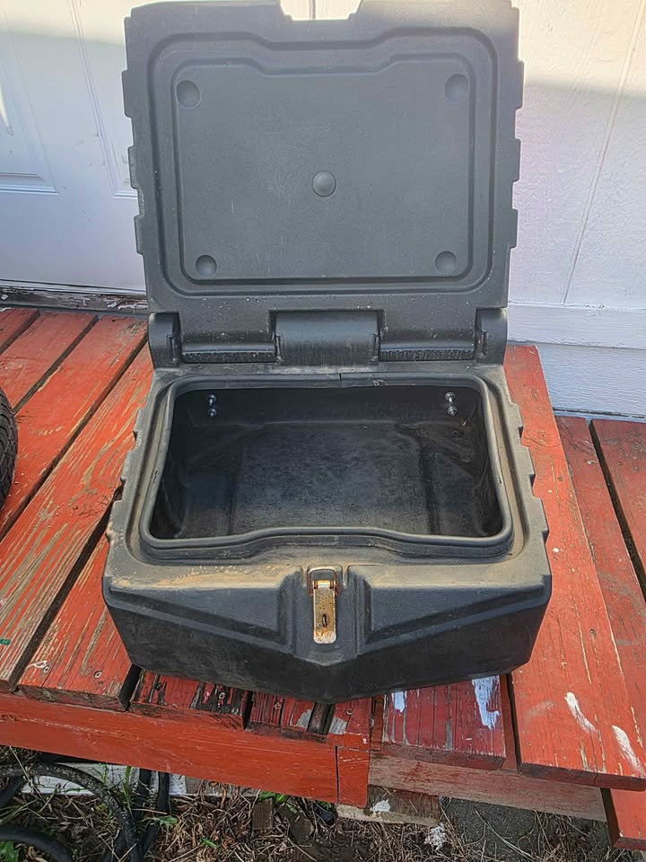 RZR Xp 100 Rear Cargo Box with Rotopax 2 Gal Gas Can in Longview, WA (photo 2) — photo 2