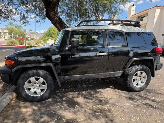 2007 Toyota FJ Cruiser · Sport Utility 2D — photo 2