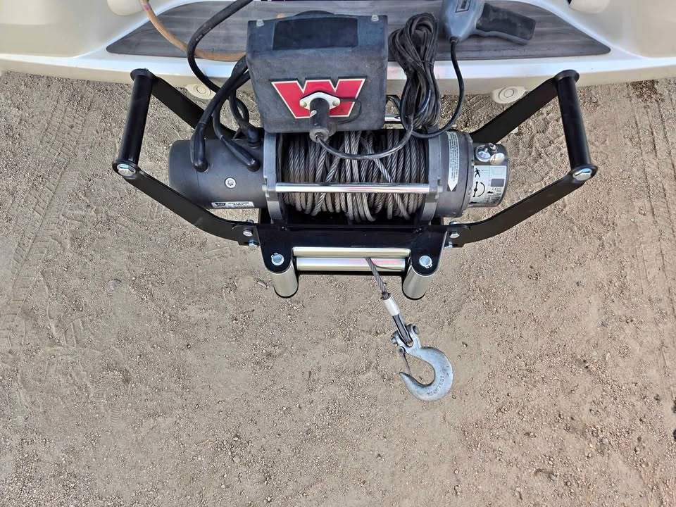 8k Warn Winch with Hitch mount in Phoenix, AZ (photo 1)