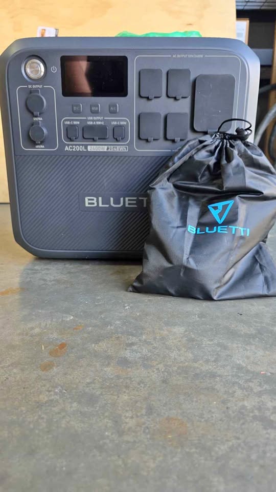 BLUETTI AC200L Portable Power Station in Bend, OR (photo 1) — photo 1