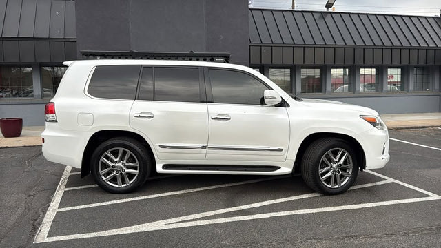 2013 Lexus LX 570 — photo 2