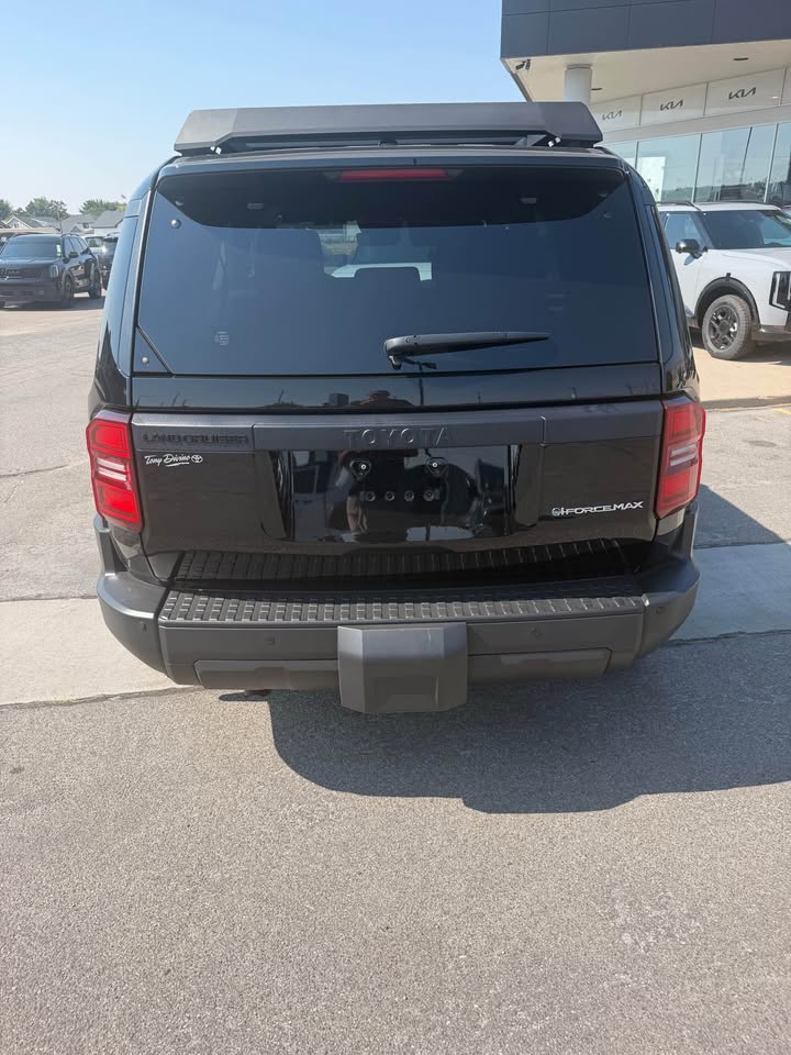 2025 Toyota Landcruiser · Heritage Edition Sport Utility 4D (photo 3) — photo 3