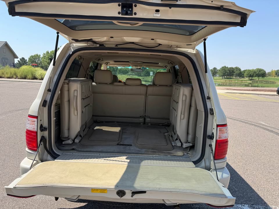 2005 Lexus LX · LX 470 Sport Utility 4D (photo 7) — photo 7