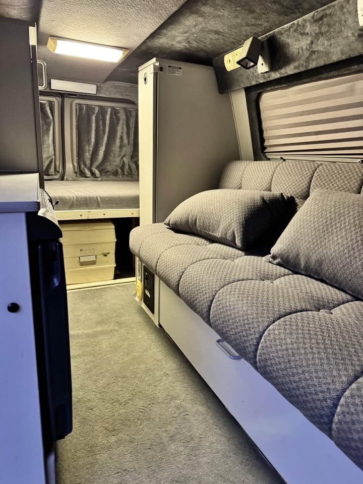 2003 Ford Sportsmobile van E350 in Merlin, OR (photo 4) — photo 4