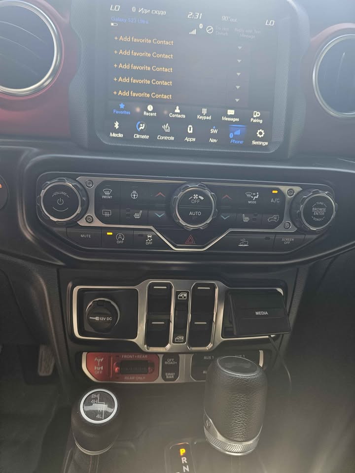 2023 Jeep Wrangler · Rubicon Sport Utility 4D (photo 8) — photo 8