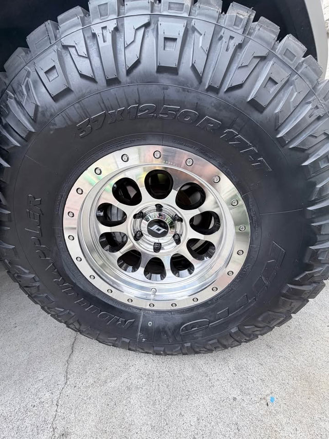 Testing waters for sale or trade SCS RAY10 polished ,its 17x8.5 -10 tires not INCLUDED — photo 2