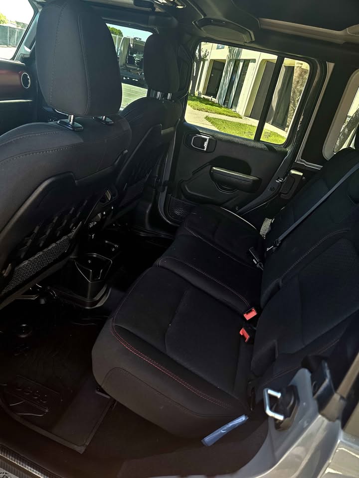 2023 Jeep Wrangler · Rubicon Sport Utility 4D (photo 6) — photo 6