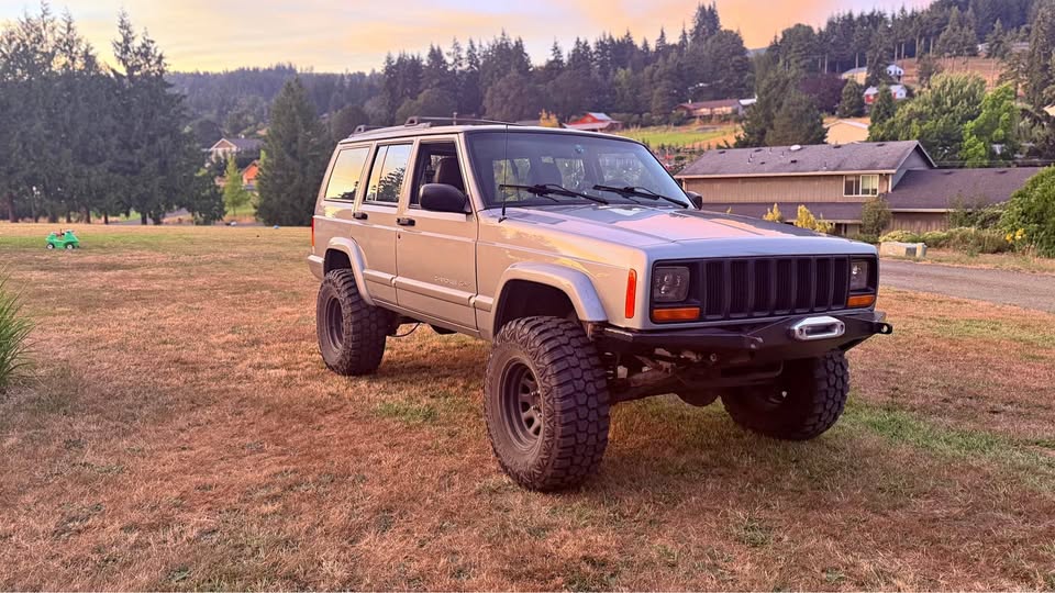 2000 Jeep Cherokee XJ 4x4 - Lifted in Kalama, WA (photo 1)