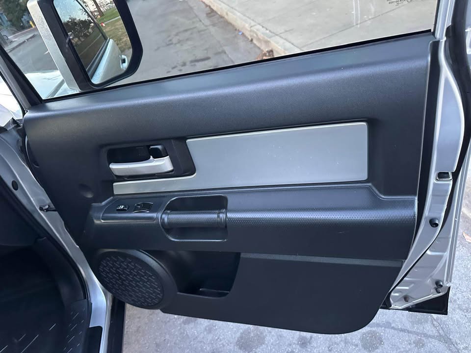 2007 Toyota FJ Cruiser · Sport Utility 2D in Los Angeles, CA (photo 11) — photo 11