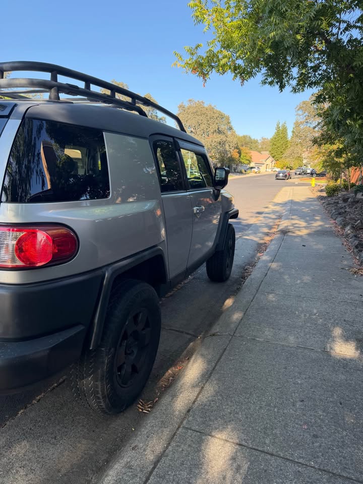 Toyota FJ Cruiser in Rocklin, CA (photo 2) — photo 2