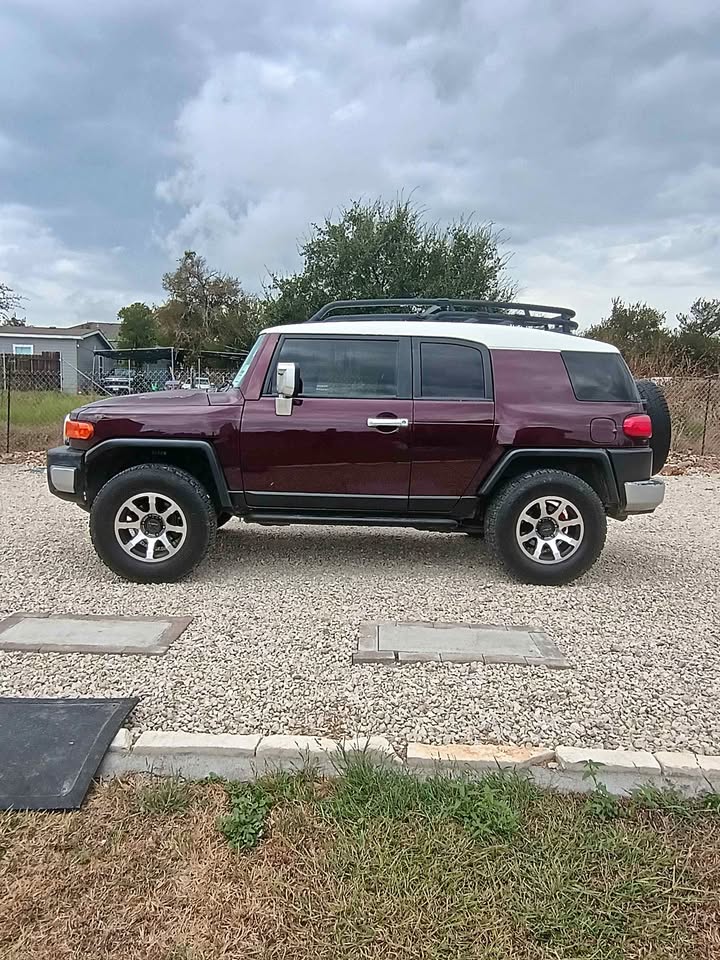 2007 Toyota FJ Cruiser in Pflugerville, TX (photo 1) — photo 1