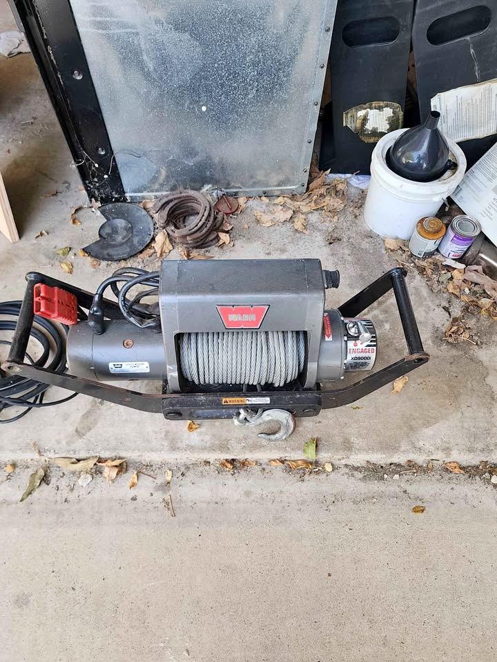 XD900i Warn winch in Hewitt, TX (photo 1) — photo 1
