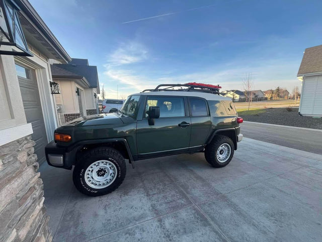 2010 Toyota FJ Cruiser · Sport Utility 2D — photo 3