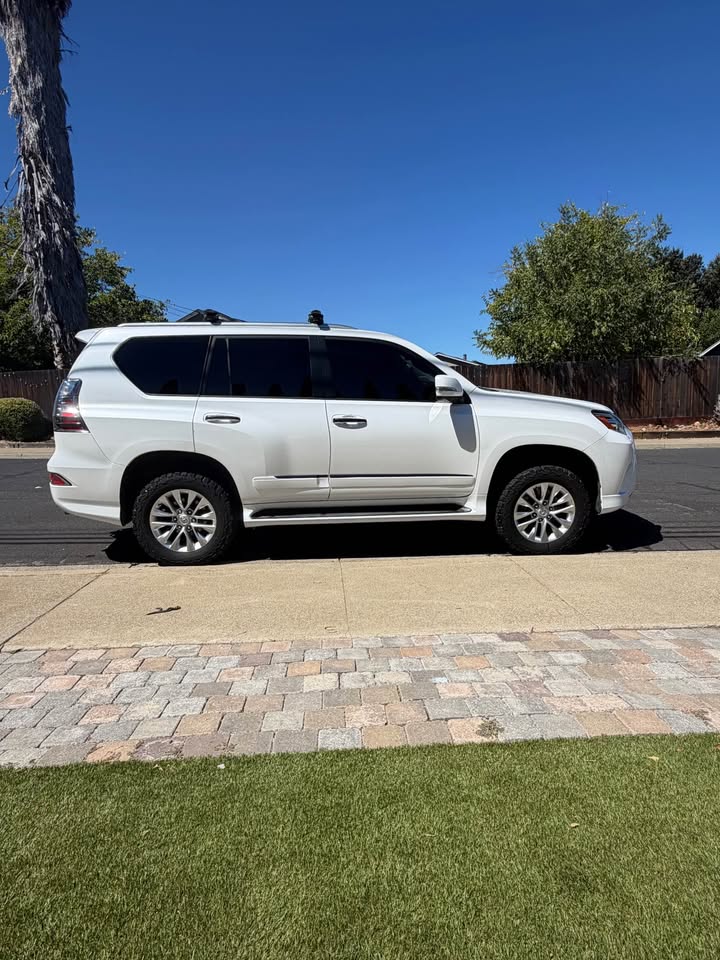 2019 Lexus GX · GX 460 Premium Sport Utility 4D in Concord, CA (photo 5) — photo 5