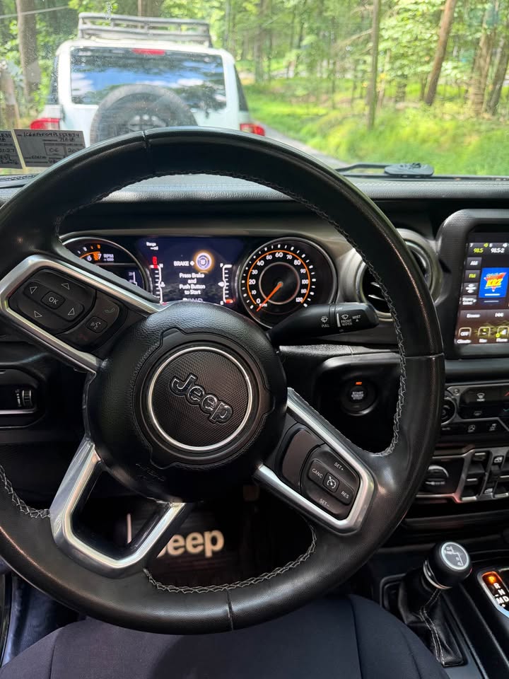 2023 Jeep Gladiator · Overland Pickup 4D 5 ft (photo 11) — photo 11