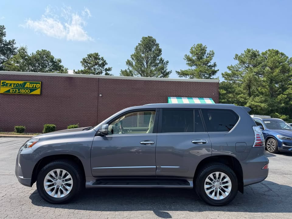 2018 Lexus GX · GX 460 Sport Utility 4D (photo 3) — photo 3