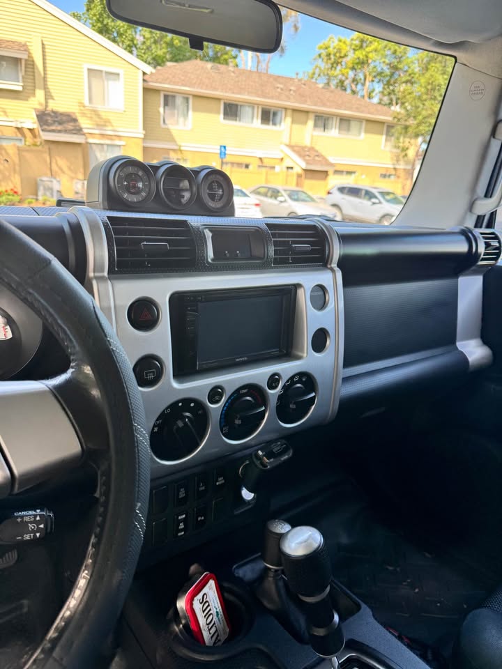 2007 Toyota FJ Cruiser · Sport Utility 2D in Irvine, CA (photo 8) — photo 8
