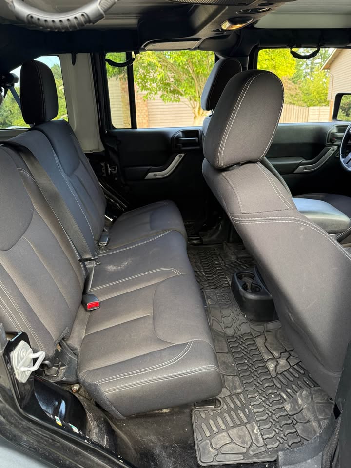 2015 Jeep Wrangler Unlimited · Rubicon (JK) Sport Utility 4D in Kirkland, WA (photo 8) — photo 8