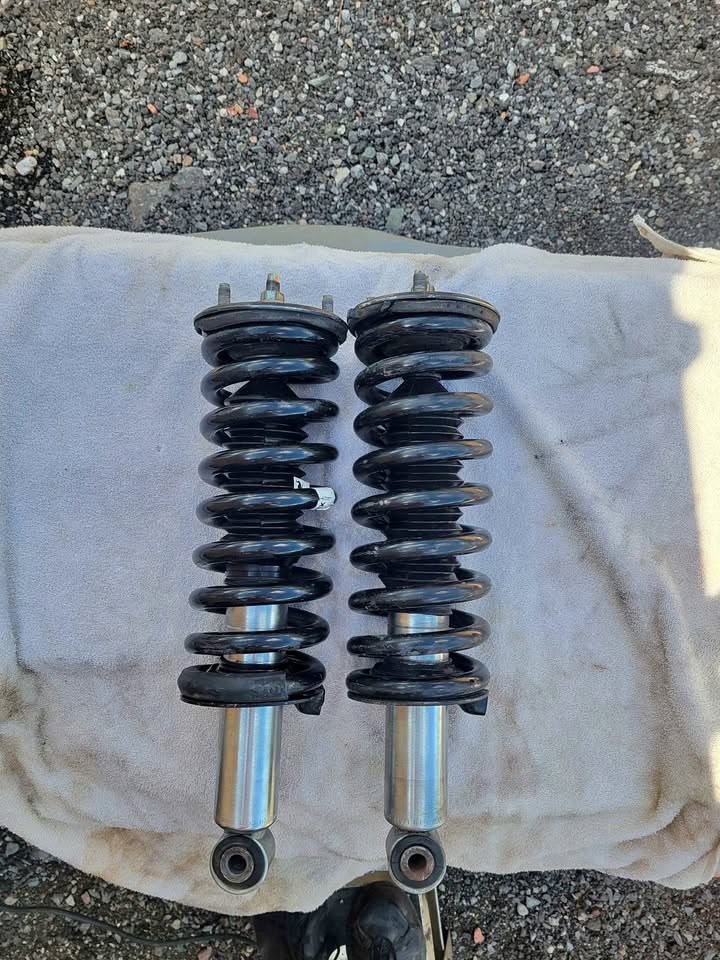 Old Man Emu with Bilstine 5100 coilovers for 2wd Nissan Frontier. Local pickup only in Cedar Crest, NM (photo 1) — photo 1