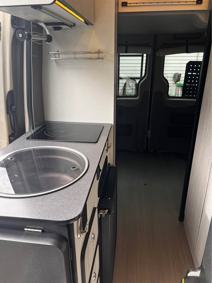 2019 Winnebago revel in Portland, OR (photo 10) — photo 10