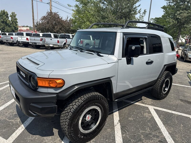 2013 Toyota FJ Cruiser — photo 2
