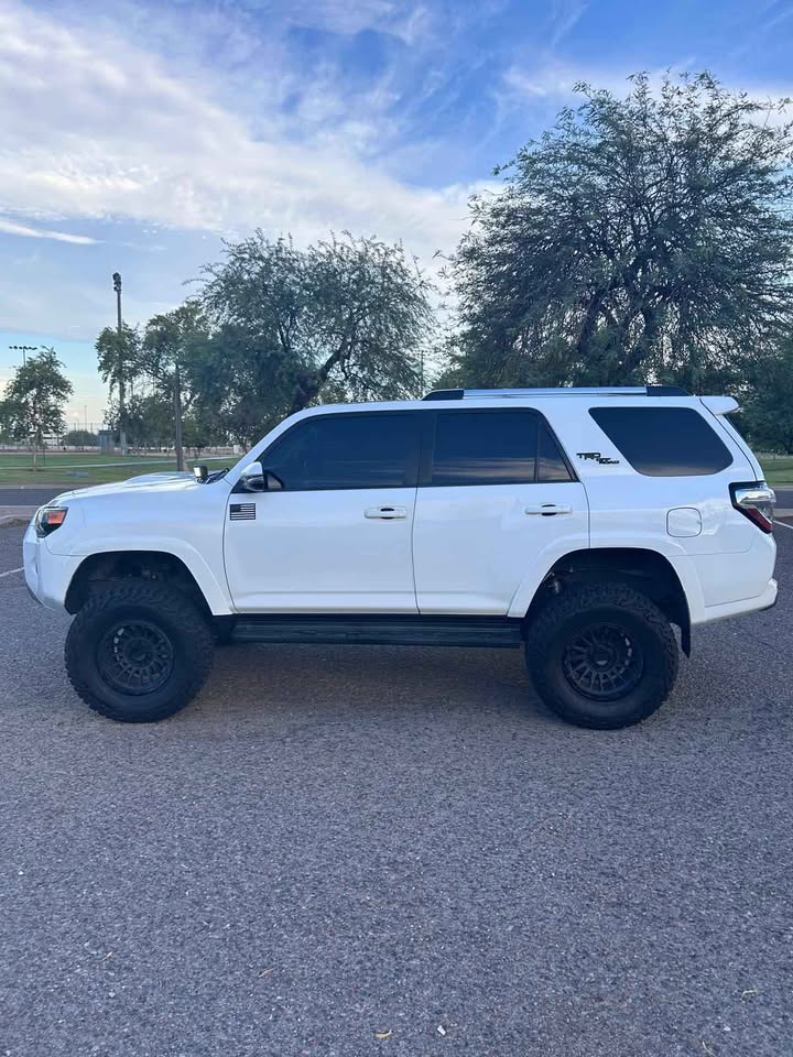 2017 Toyota 4Runner · TRD Off-Road Premium Sport Utility 4D in Phoenix, AZ (photo 5) — photo 5