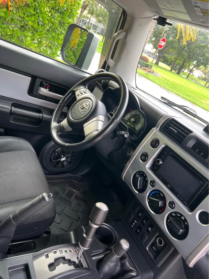 2007 Toyota FJ Cruiser · Sport Utility 2D (photo 7) — photo 7