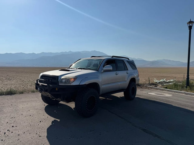2008 Toyota 4Runner · Urban runner — photo 2