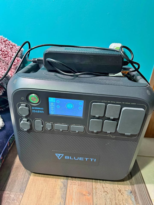 BLUETTI AC200MAX Portable Power Station (photo 1)