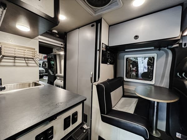 2023 Winnebago REVEL BMB44E in West Sacramento, CA (photo 5) — photo 5