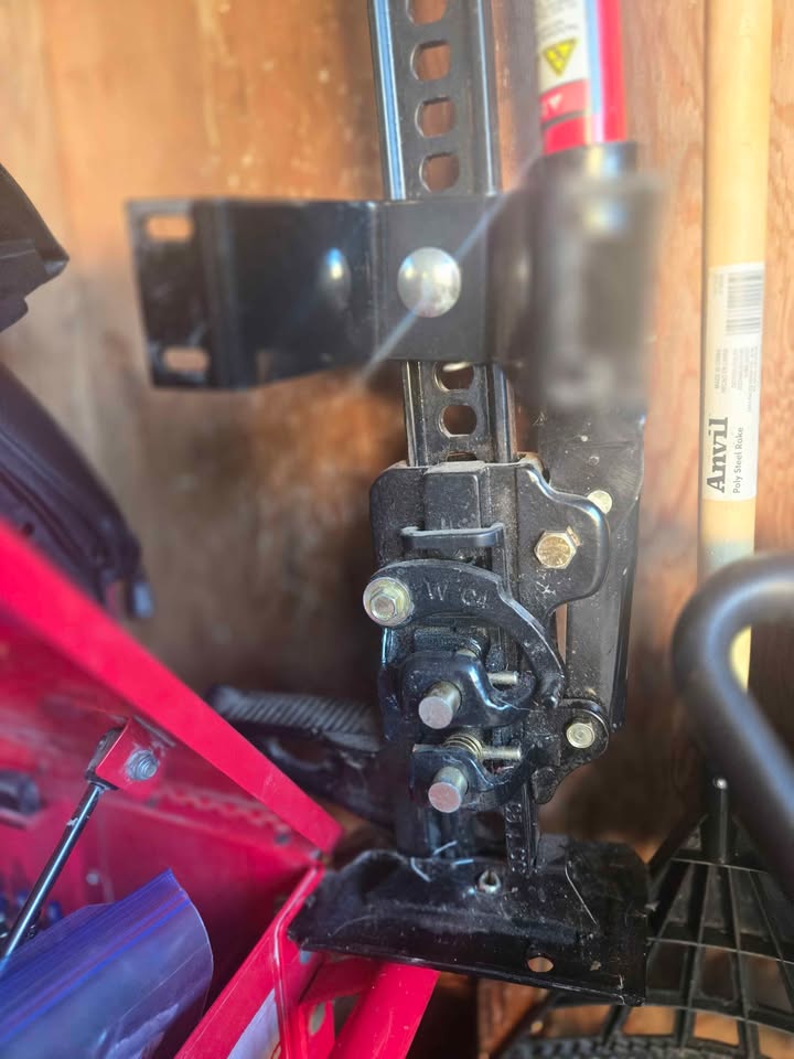 Hi-Lift Jack w/ Mounts in Seattle, WA (photo 2) — photo 2
