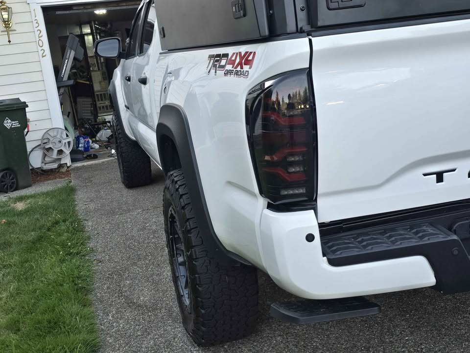 2023 Toyota Tacoma Double Cab · TRD Off-Road Pickup 4D 6 ft (photo 7) — photo 7