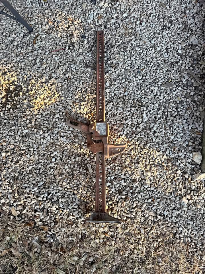 Hi lift jack in Canyon Lake, TX (photo 1)