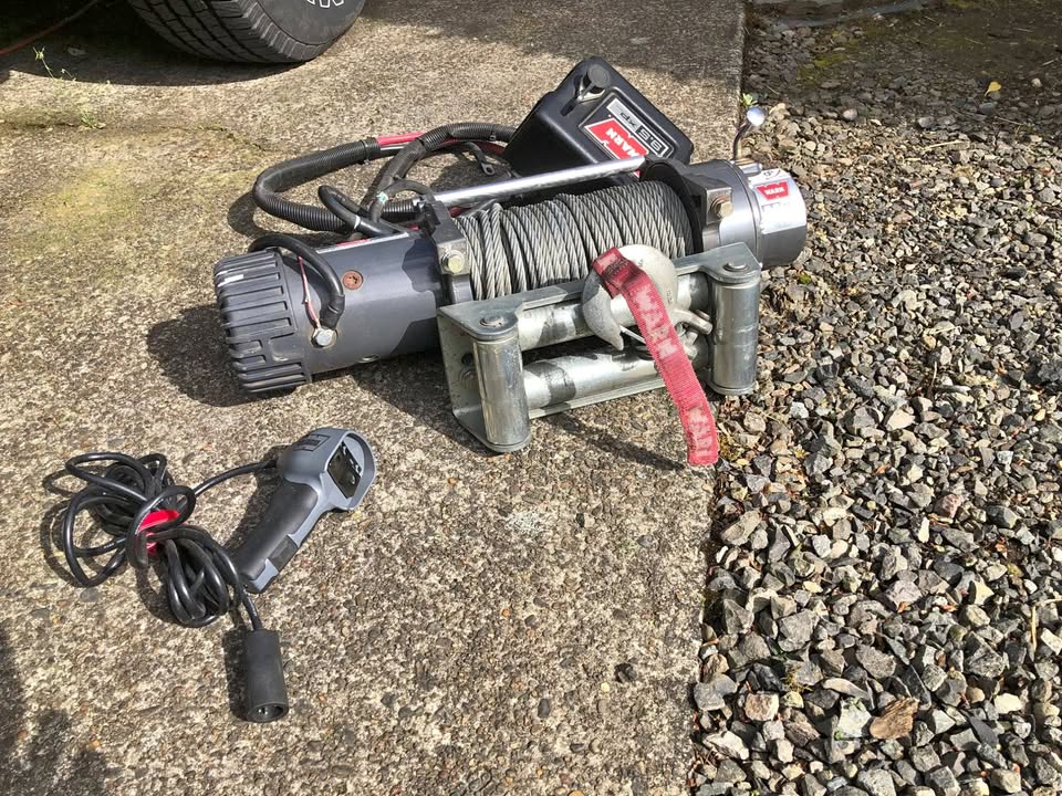 Warn 9.5xp Winch - Zero Recovery Use, Excellent Condition (USA Made) in Portland, OR (photo 1) — photo 1