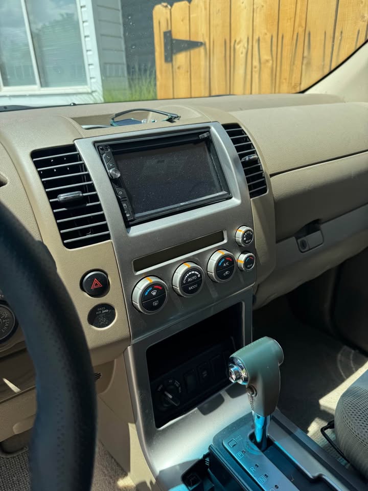 2007 Nissan Pathfinder · SE Sport Utility 4D (photo 7) — photo 7