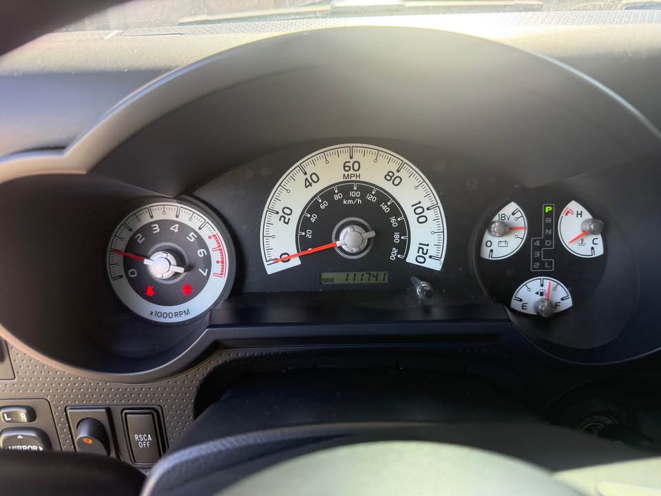 2012 Toyota FJ Cruiser · Sport Utility 2D in Surprise, AZ (photo 6) — photo 6