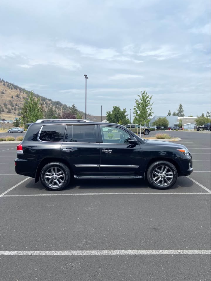 2014 Lexus LX · LX 570 Sport Utility 4D in Bend, OR (photo 4) — photo 4