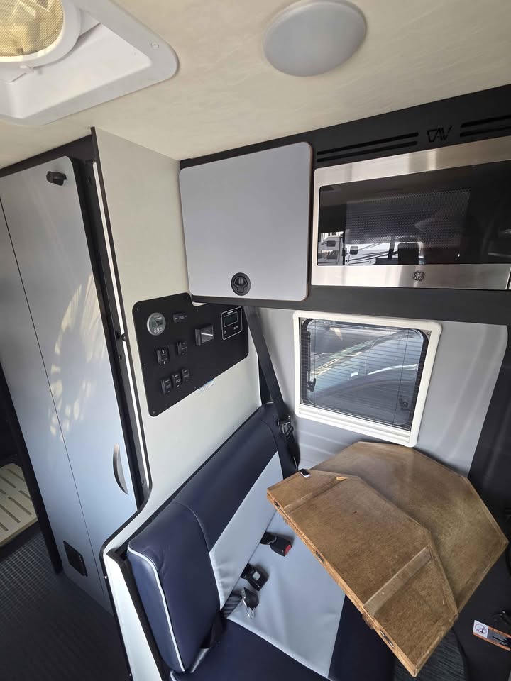 2024 Winnebago Revel 4x4 *LOADED* (photo 7) — photo 7
