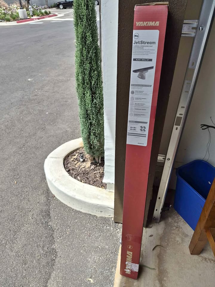 Yakima Roof Rack in Fresno, CA (photo 1)