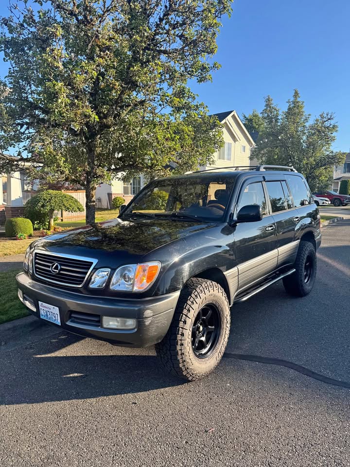 2001 Lexus LX · LX 470 Sport Utility 4D in Monroe, WA (photo 1) — photo 1