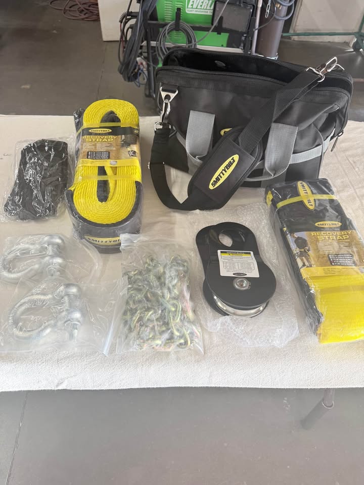 Brand new smittybilt winch accessory bag 2725 retail price $219.99 asking price $200 everything incl in Lake Elsinore, CA (photo 3) — photo 3
