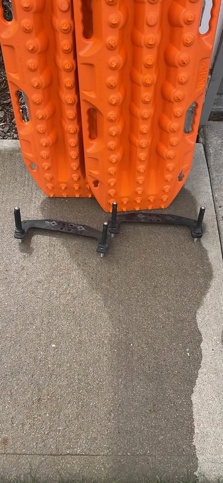 Maxtrax Mk2 Traction boards w/ locking pins and Prinsu mounts in Littleton, CO (photo 3) — photo 3