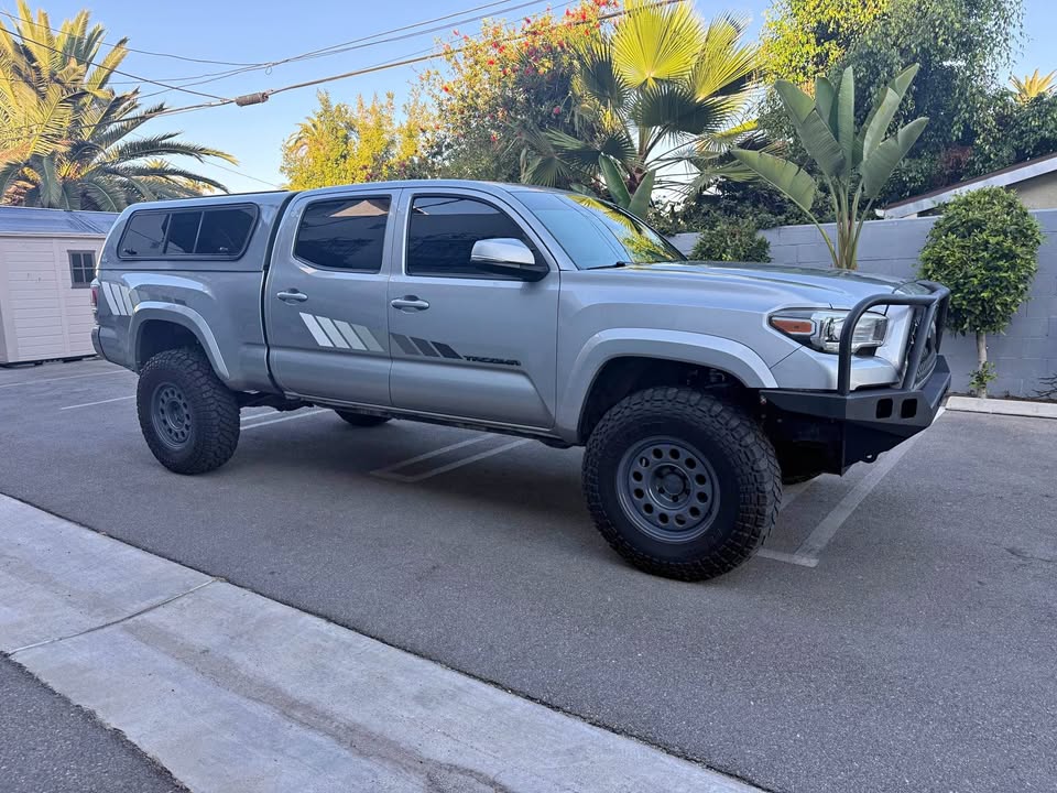 Toyota Tacoma TRD Off-road 2019 - 4x4 in Manhattan Beach, CA (photo 1)