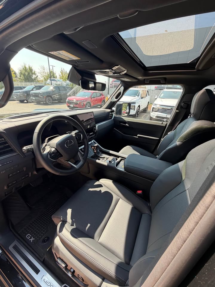 2026 Lexus GX · 550 Overtrail+ in Bellevue, WA (photo 8) — photo 8