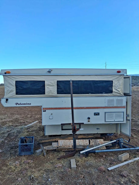 Nice palomino pop up camper cab over in Sparks, NV (photo 1)