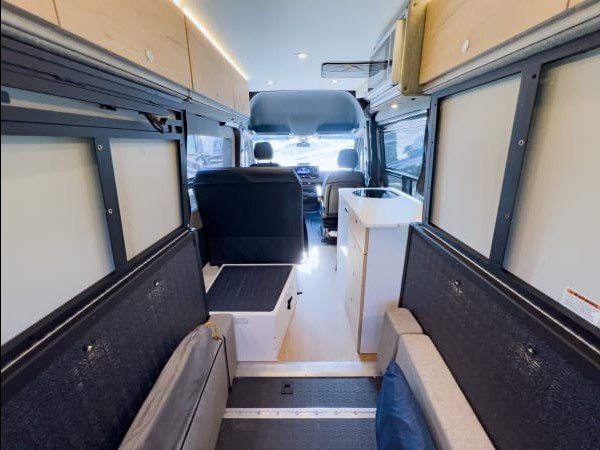 2025 Storyteller Overland DARK MODE OG AWD (photo 4) — photo 4
