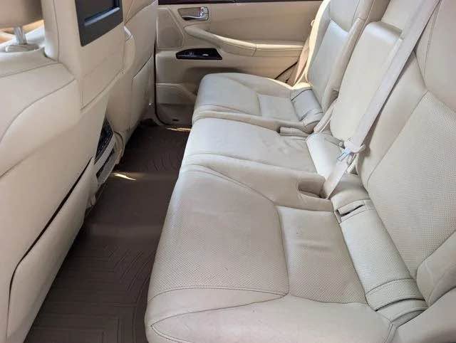 2013 Lexus LX · LX 570 Sport Utility 4D (photo 9) — photo 9