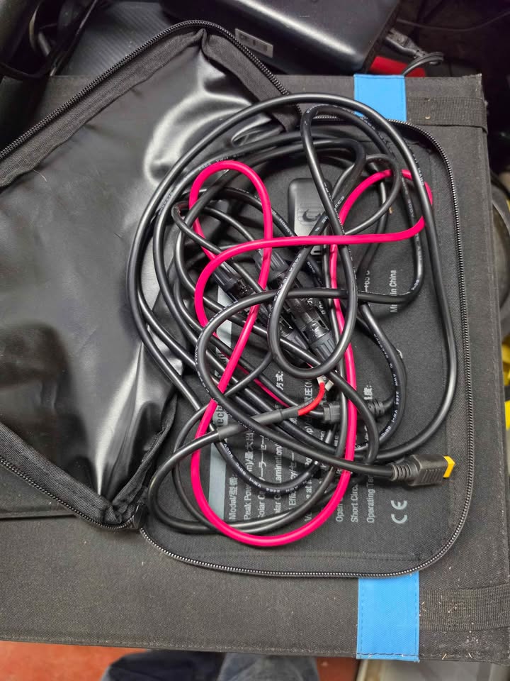 Anker F2000 (Powerhouse 767) Portable Power Station and Bluetti PS120 portable s (photo 7) — photo 7
