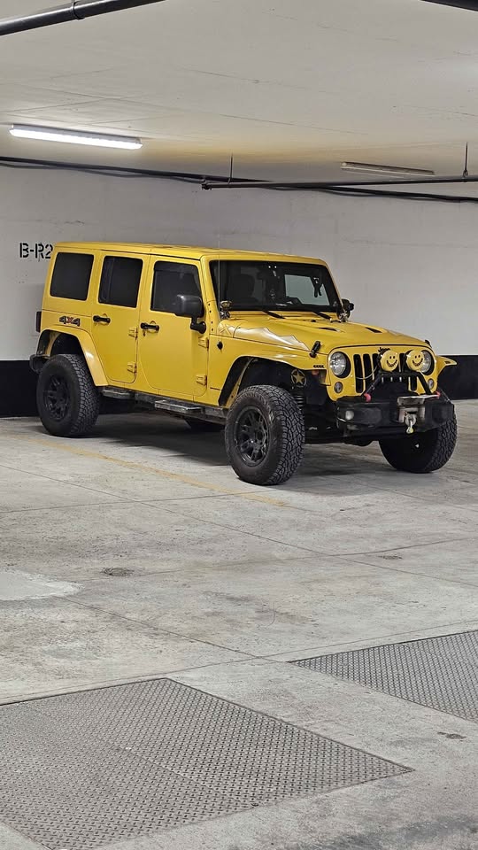 2015 Jeep Wrangler Unlimited in Toronto, ON (photo 3)