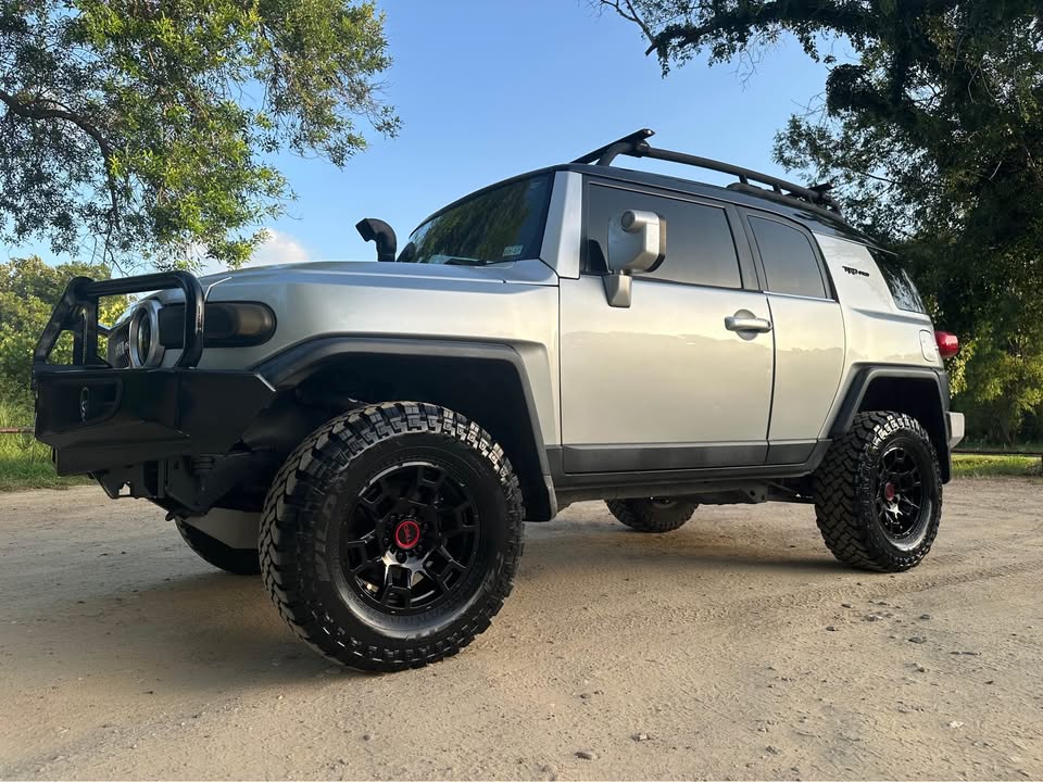 2007 Toyota FJ Cruiser · Sport Utility 2D in Victoria, TX (photo 2) — photo 2